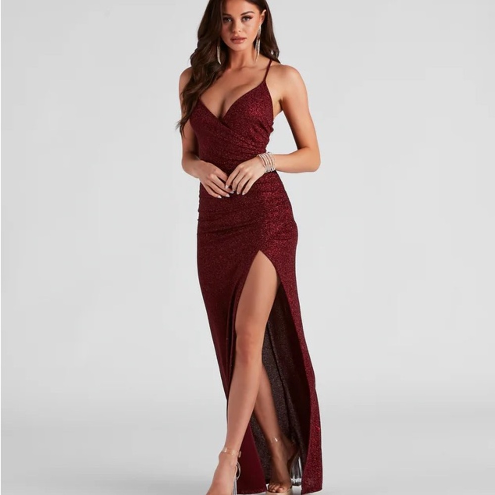 Elegant Burgundy Glitter Spaghetti Strap Evening Gown